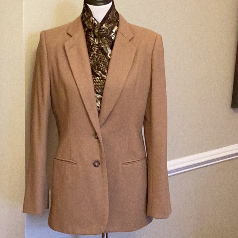 Courtenay classic tan 2 button blazer welt front pockets, tapered.